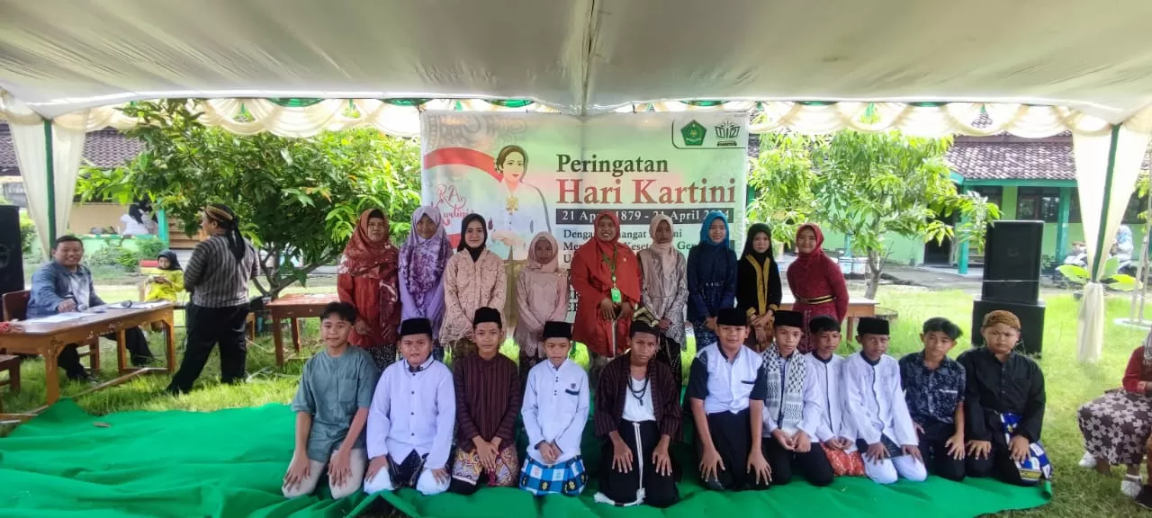 MEMPERINGATI HARI KARTINI